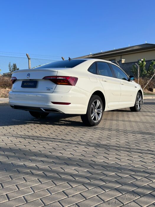 VOLKSWAGEN JETTA 2018 completo