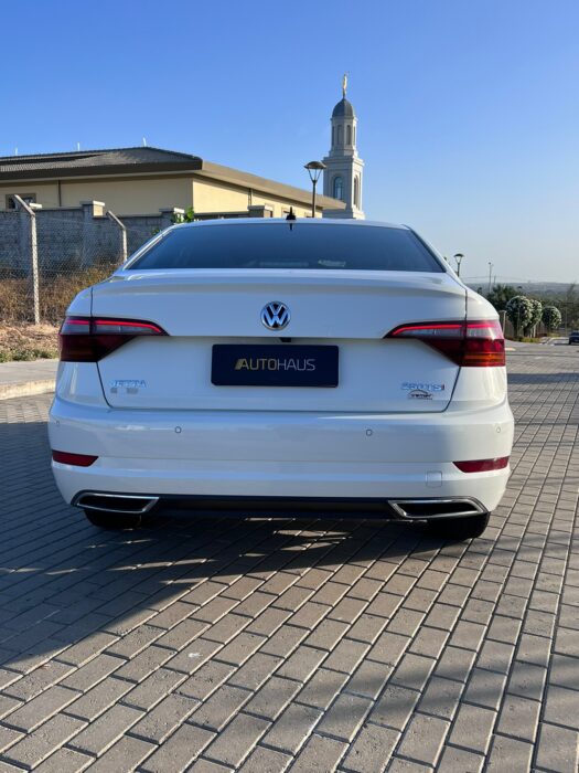 VOLKSWAGEN JETTA 2018 completo