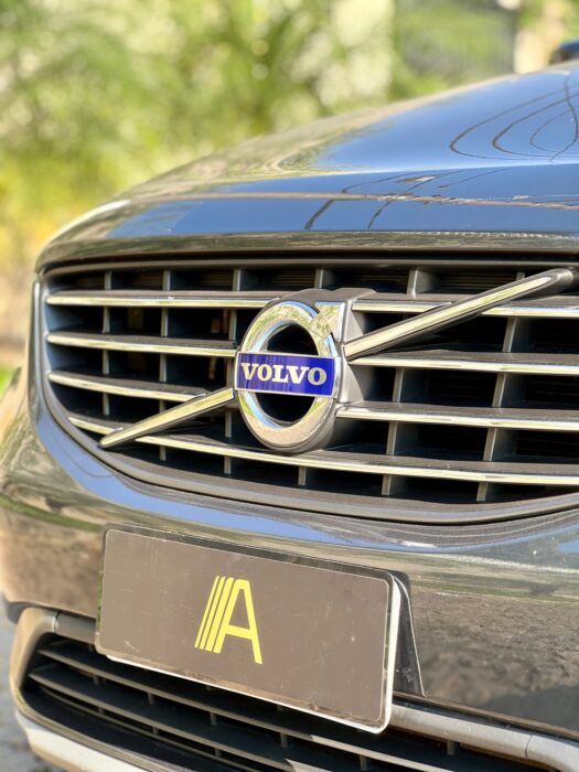 VOLVO XC60 2017 completo