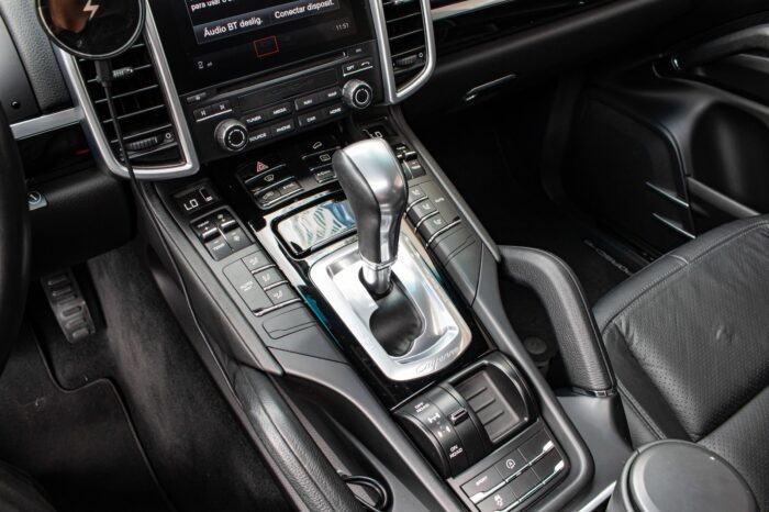 PORSCHE CAYENNE 2017 completo