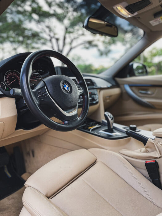 BMW 320i 2018 completo