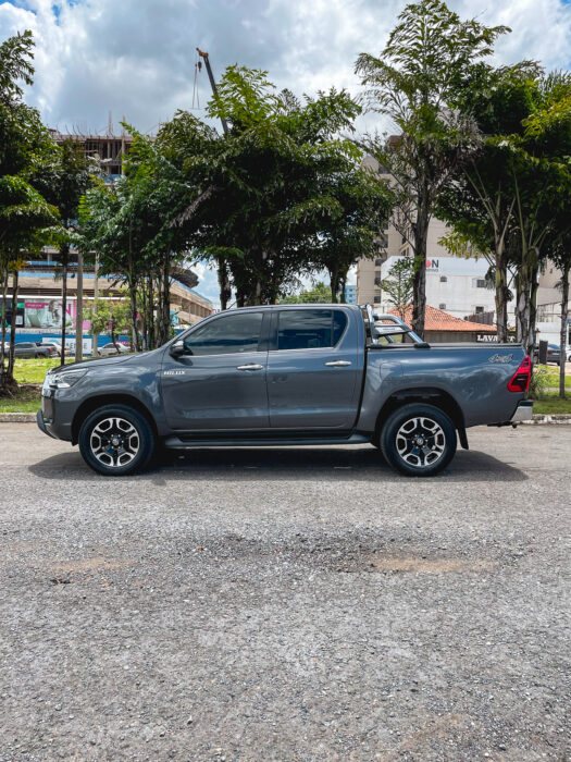 TOYOTA HILUX 2021 completo