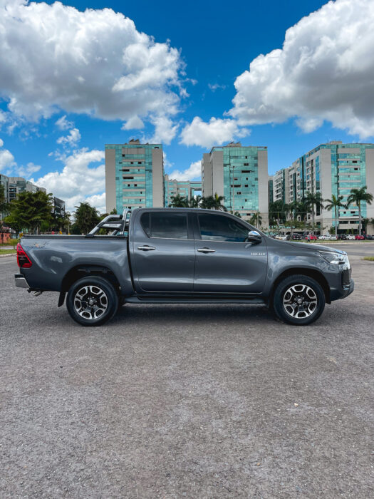 TOYOTA HILUX 2021 completo