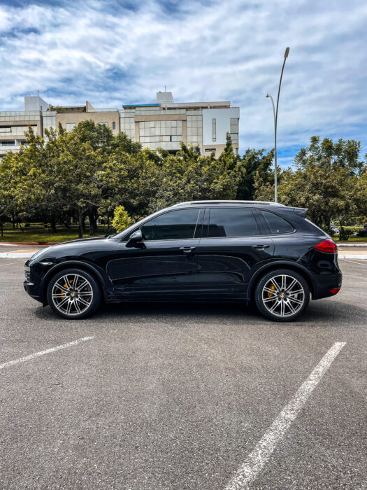 PORSCHE CAYENNE 2011 completo