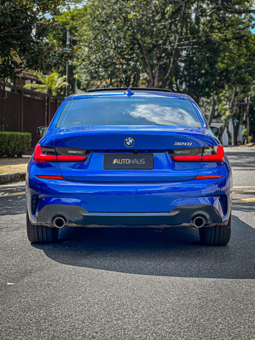 BMW 320 i 2021 completo