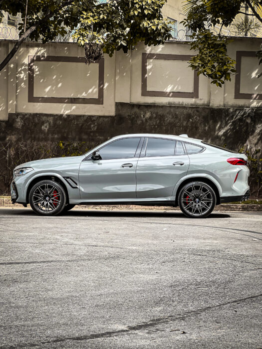 BMW X6 M Competition Jahre 2023 completo