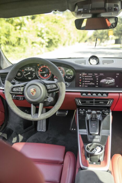 PORSCHE 911 2023 completo