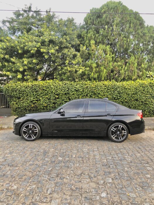 BMW 320i 2018 completo