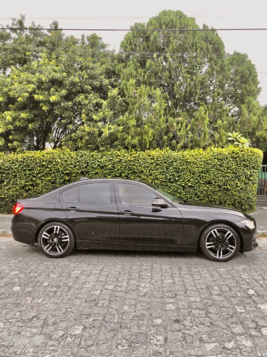 BMW 320i 2018 completo