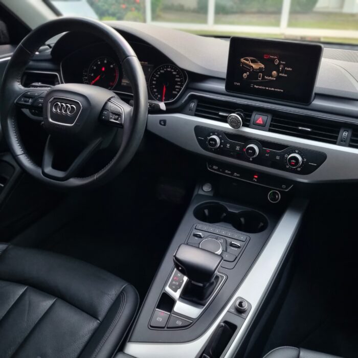 AUDI A4 SEDAN 2018 completo