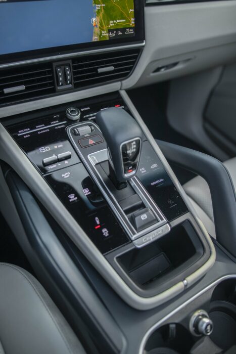 PORSCHE CAYENNE 2020 completo