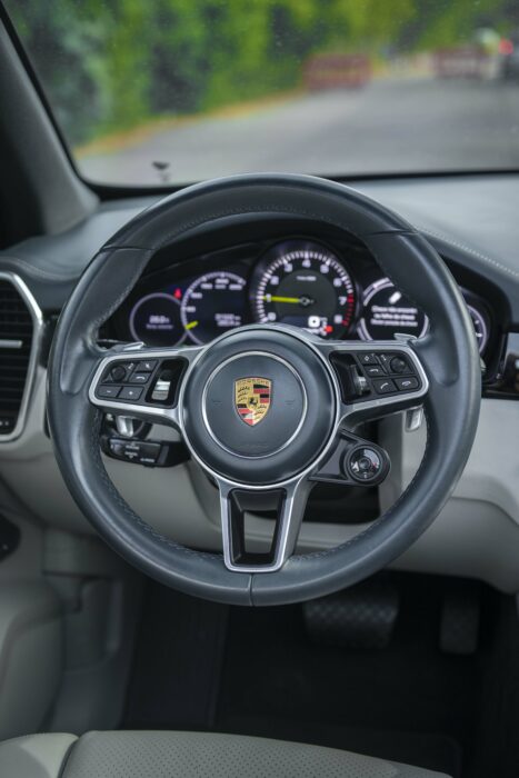 PORSCHE CAYENNE 2020 completo