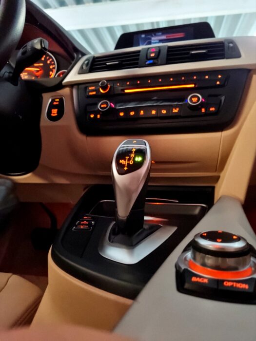 BMW 320 i 2015 completo