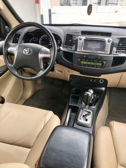 TOYOTA HILUX SW4 2015 completo