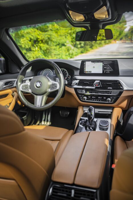 BMW 530i 2018 completo