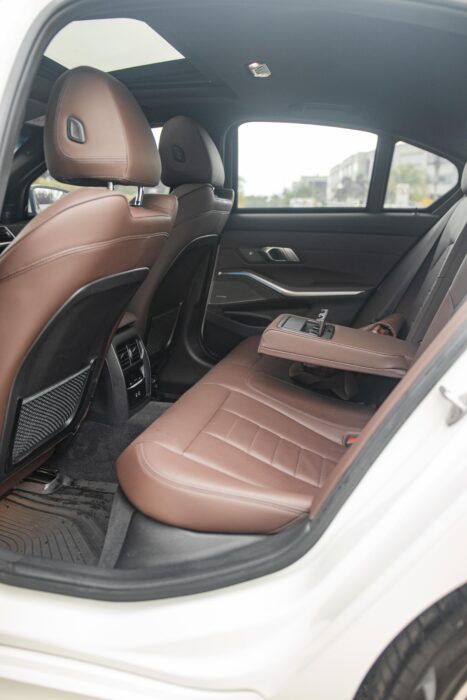 BMW 320i 2023 completo