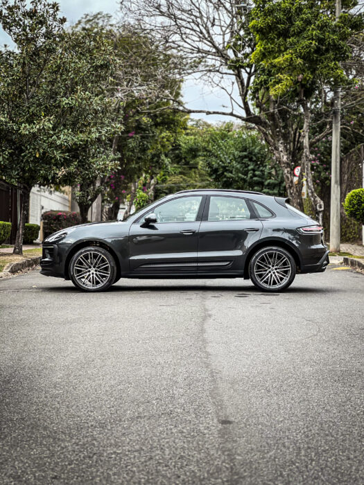 PORSCHE MACAN 2023 completo