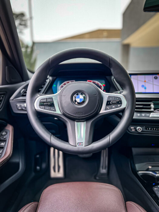 BMW 118i 2023 completo