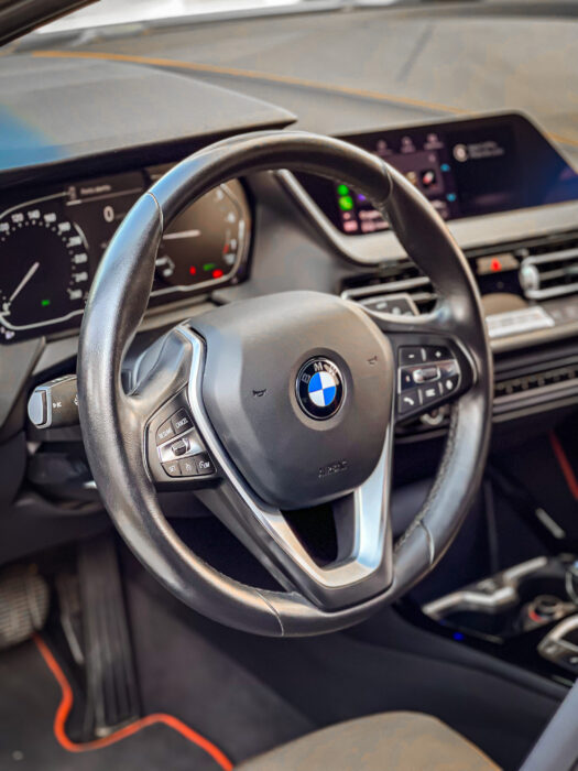 BMW 118i 2020 completo