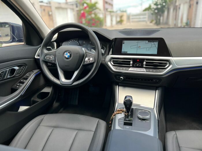 BMW 320i 2021 completo