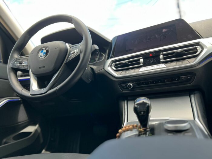 BMW 320i 2021 completo