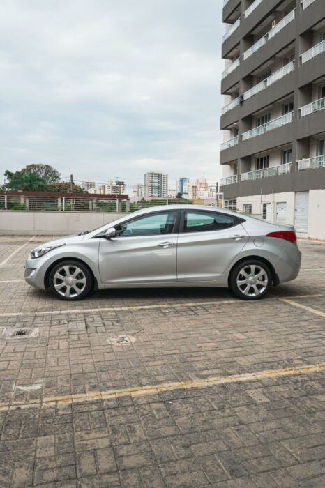 HYUNDAI Elantra 2013 completo