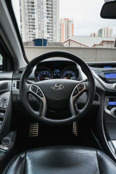 HYUNDAI Elantra 2013 completo