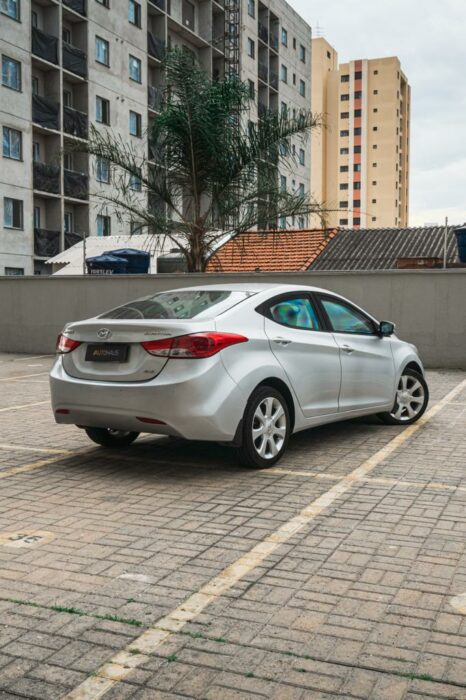 HYUNDAI Elantra 2013 completo