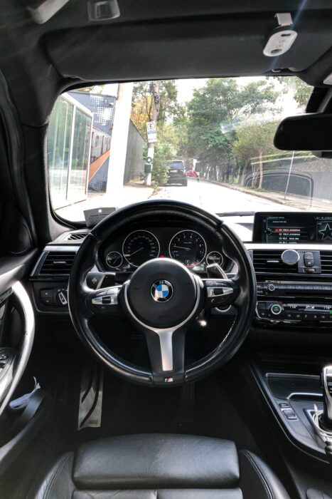 BMW 328i 2017 completo