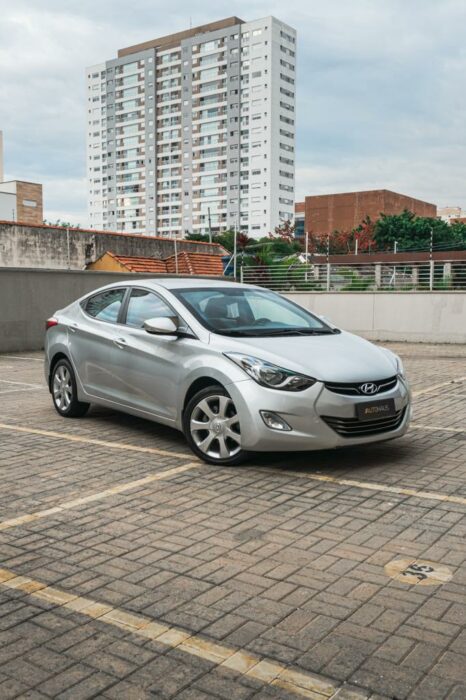 HYUNDAI Elantra 2013 completo