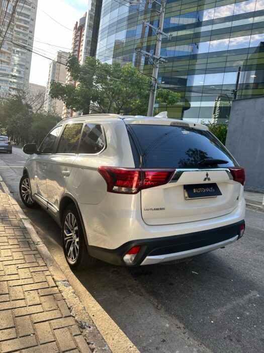 MITSUBISHI OUTLANDER 2018 completo