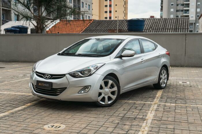 HYUNDAI Elantra 2013 completo