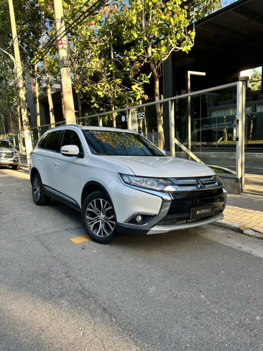 MITSUBISHI OUTLANDER 2018 completo