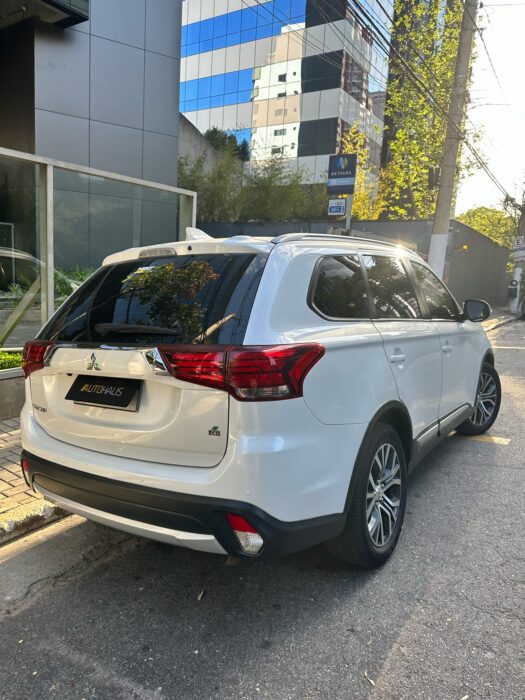 MITSUBISHI OUTLANDER 2018 completo