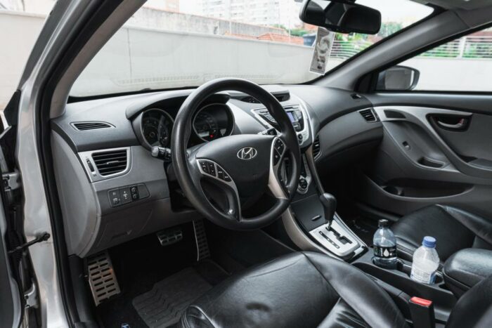 HYUNDAI Elantra 2013 completo