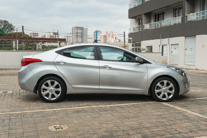 HYUNDAI Elantra 2013 completo