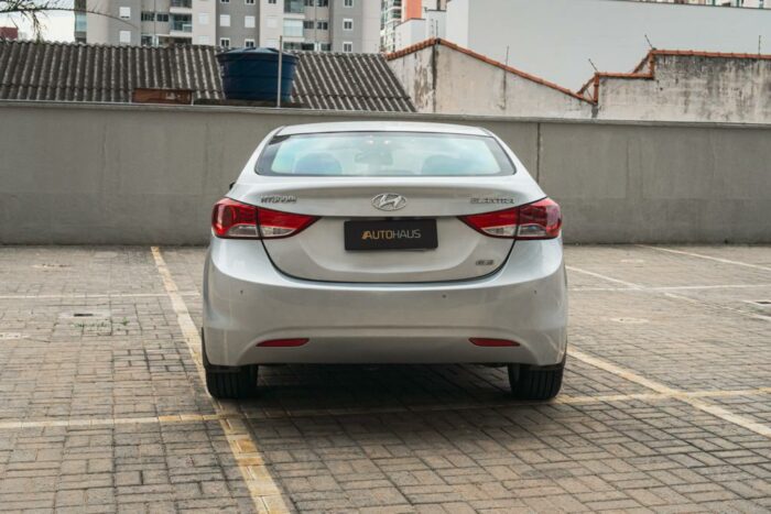 HYUNDAI Elantra 2013 completo