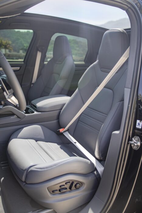 PORSCHE CAYENNE 2023 completo