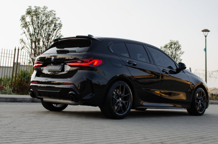 BMW M135 2022 completo