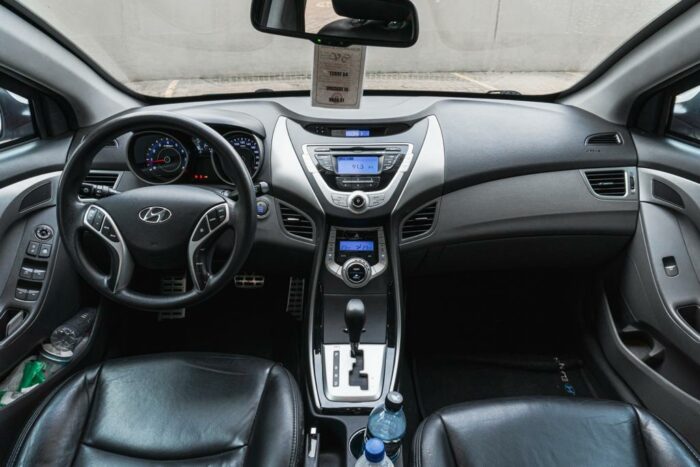 HYUNDAI Elantra 2013 completo