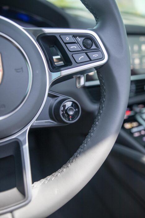 PORSCHE CAYENNE 2023 completo