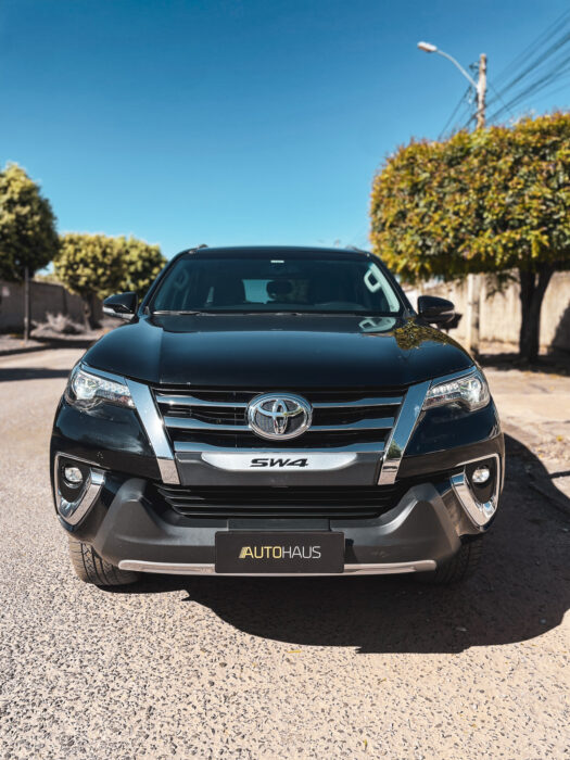 TOYOTA HILUX SW4 2020 completo