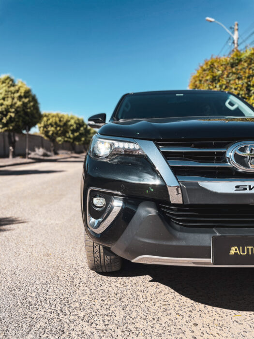 TOYOTA HILUX SW4 2020 completo