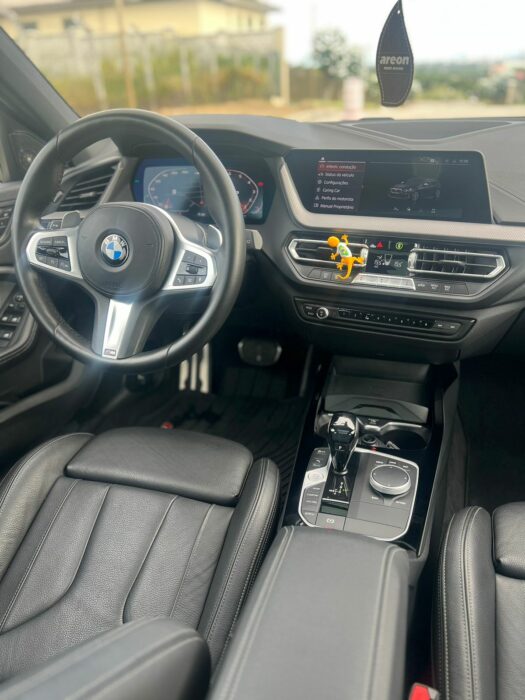 BMW M135 2022 completo