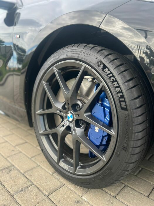 BMW M135 2022 completo