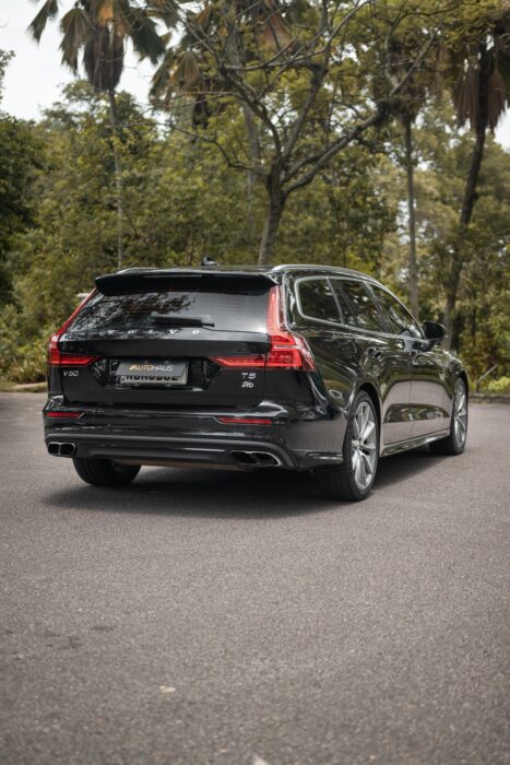 VOLVO V60 2020 completo