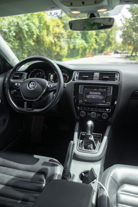 VOLKSWAGEN JETTA 2017 completo