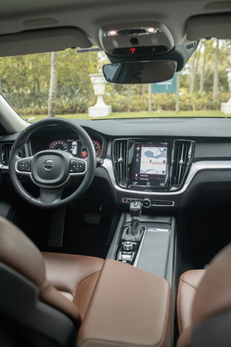 VOLVO V60 2020 completo