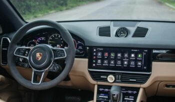 PORSCHE CAYENNE 2022 completo