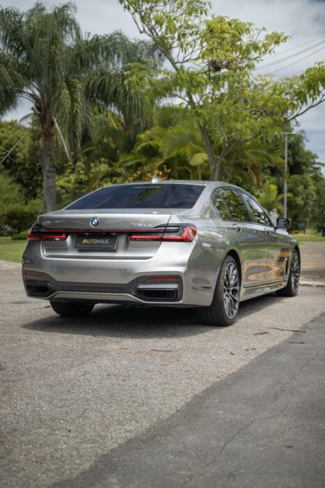 BMW 745LE 2021 completo